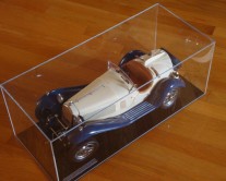 Συλλεκτικό αυτοκίνητο μέσα σε Plexiglass