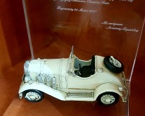 Βραβείο με αυτοκίνητο από plexiglass